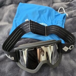 Columbia Black Snow Goggles with Blue Drawstring Pouch